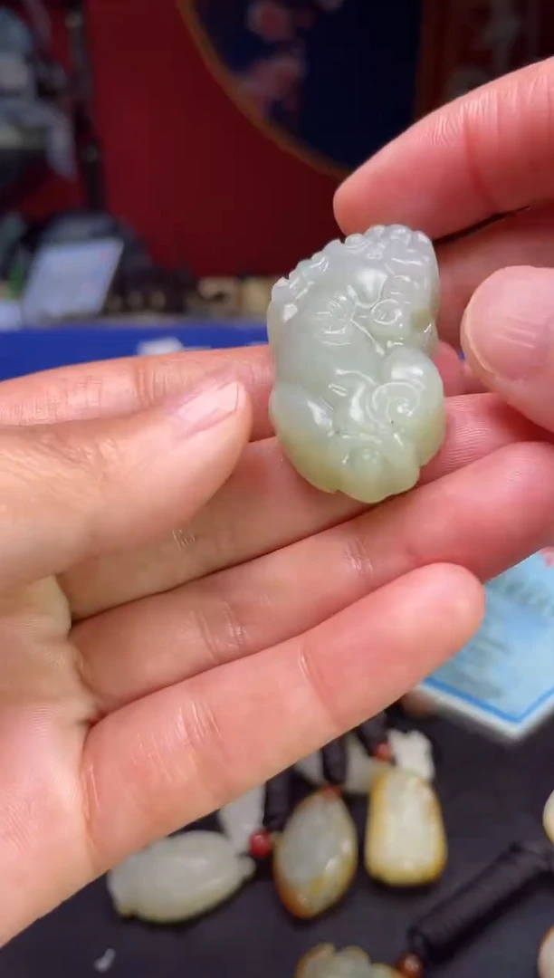 颈饰未镶嵌和田玉1