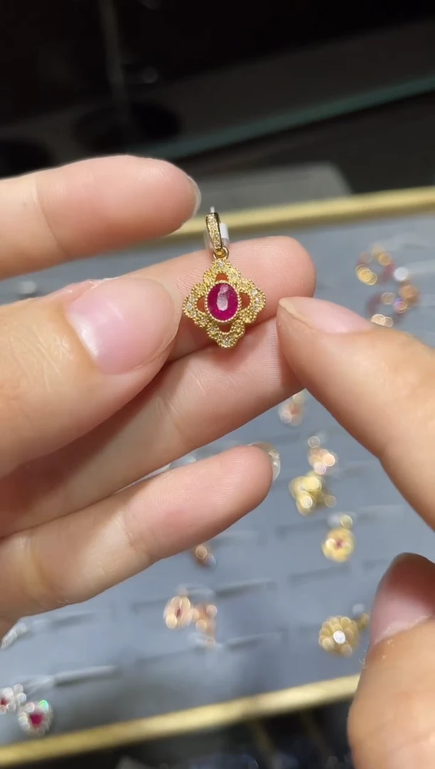 吊坠(不含链)18K金镶嵌红宝石1