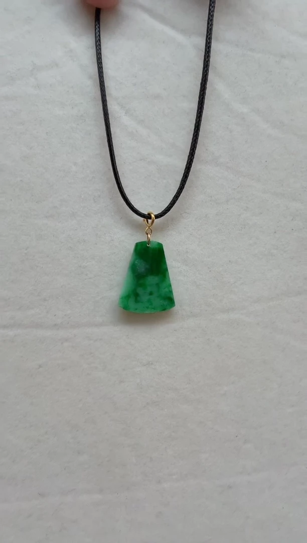 颈饰18K金镶嵌翡翠挂件