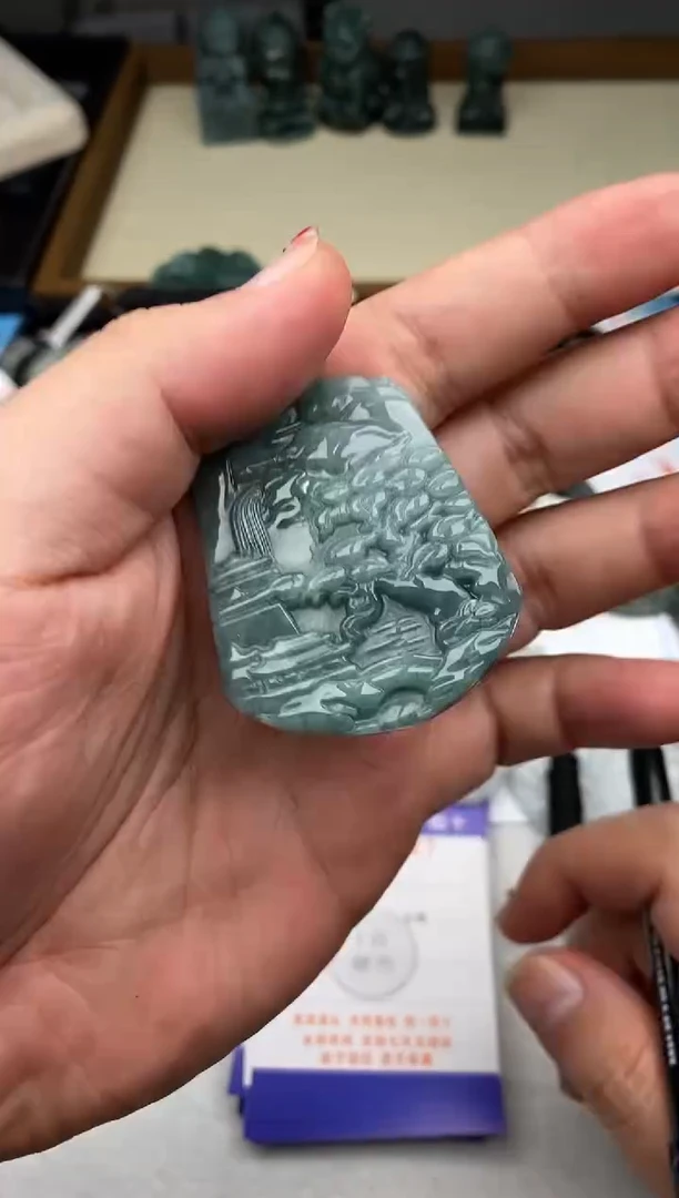 翡翠未镶嵌颈饰多样性发其一