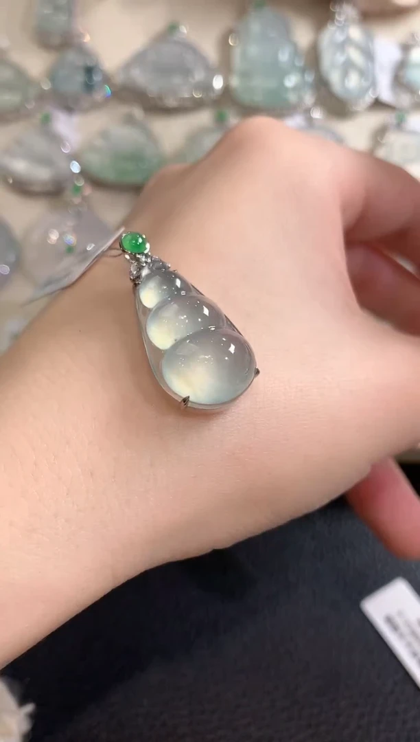 吊坠(不含链)18K金镶嵌翡翠冬日珠宝Q129