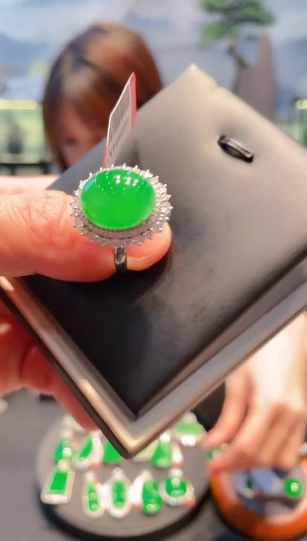 【闪购商品】翡翠颈饰18K金镶嵌A130两用