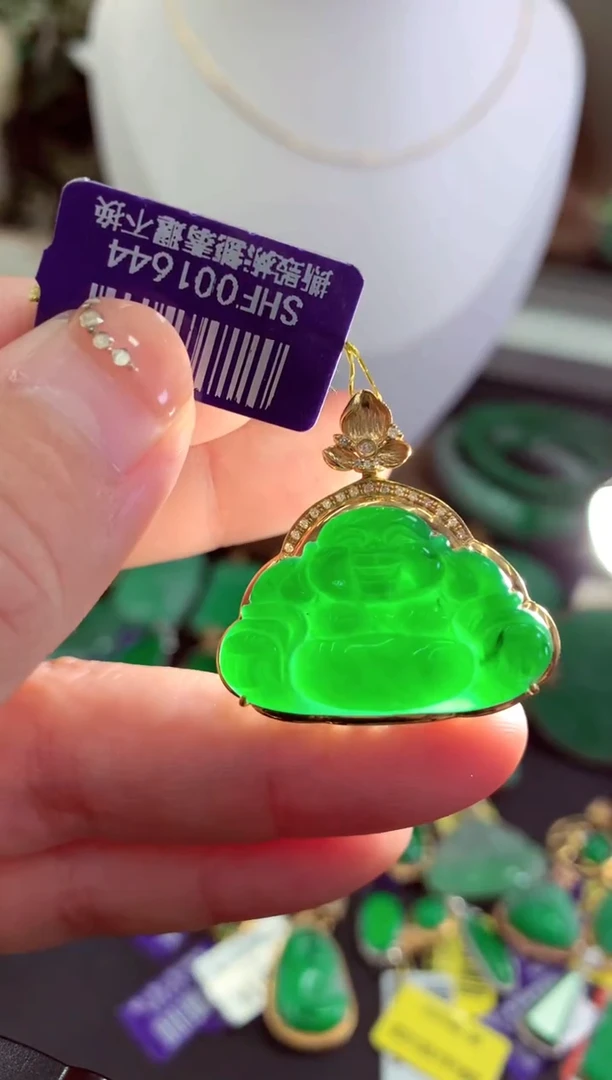 翡翠18K金镶嵌颈饰挂件