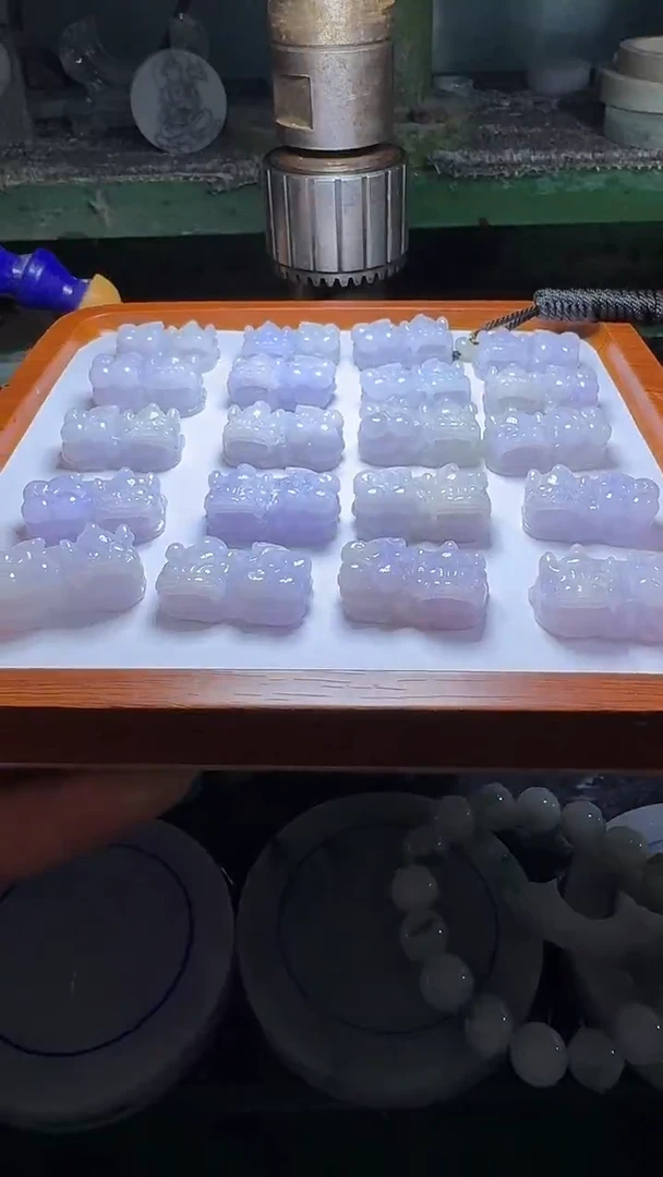 翡翠未镶嵌颈饰貔貅多样性发一件