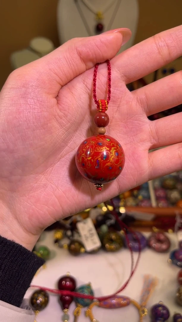 榕城大漆红金变彩单珠吊坠