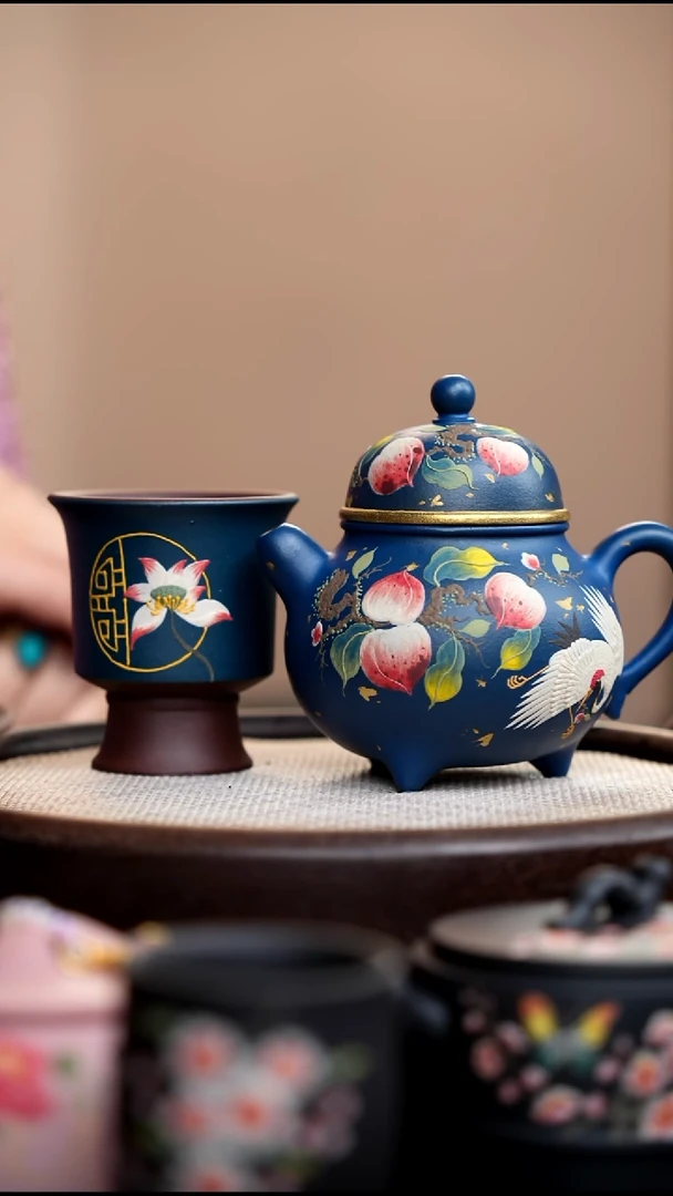 茶壶紫砂墨绿泥粉浆萌萌哒仙鹤+墨绿泥粉浆彩荷高脚杯