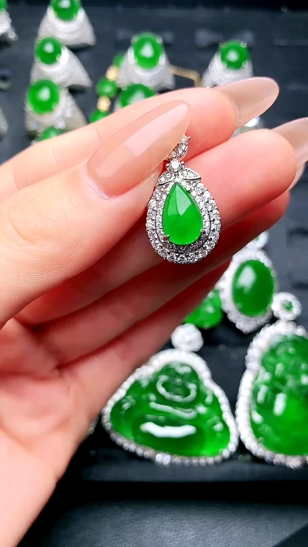 【闪购商品】翡翠吊坠(赠链)银S925镶嵌水滴吊坠