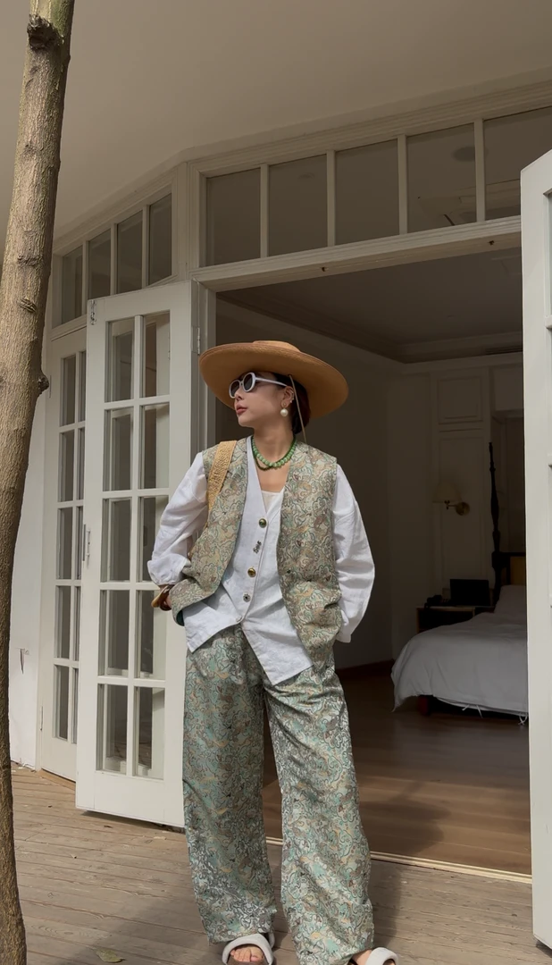 NXJ 【楼兰公主】微胖大码 浮雕提花宽松大版马甲开衫  240414