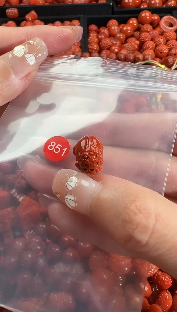 颈饰未镶嵌南红玛瑙1