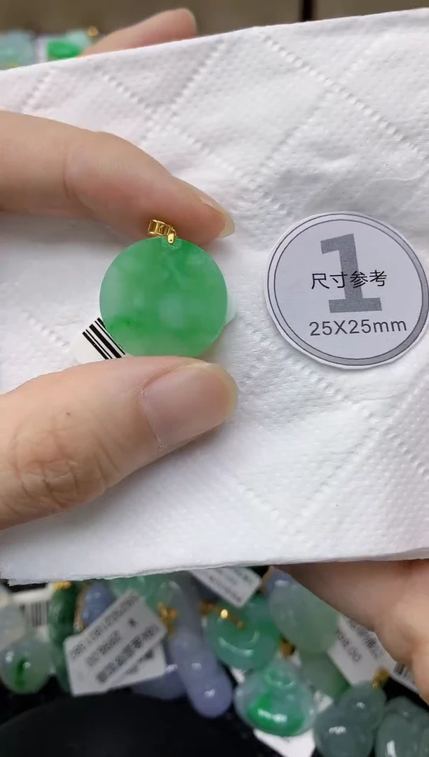翡翠18K金镶嵌颈饰111111111