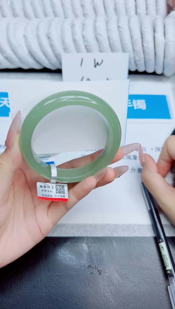 未镶嵌手镯石英质玉84/56