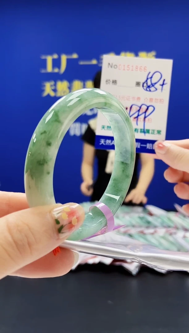 翡翠手镯未镶嵌A-翡翠手镯未镶嵌-A