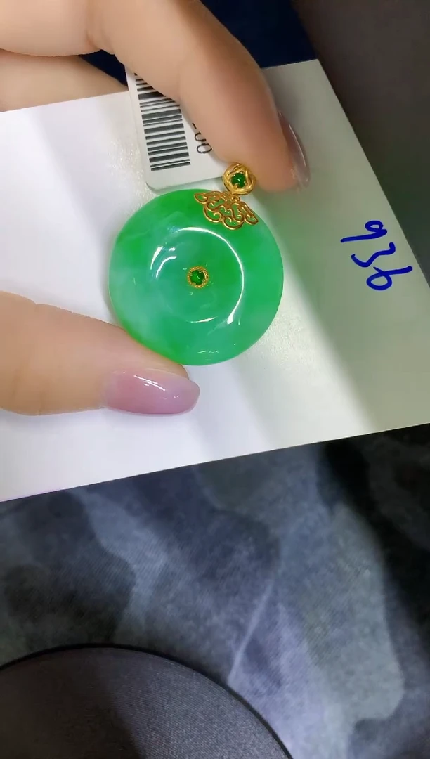 颈饰18K金镶嵌翡翠缅甸天然翡翠A货