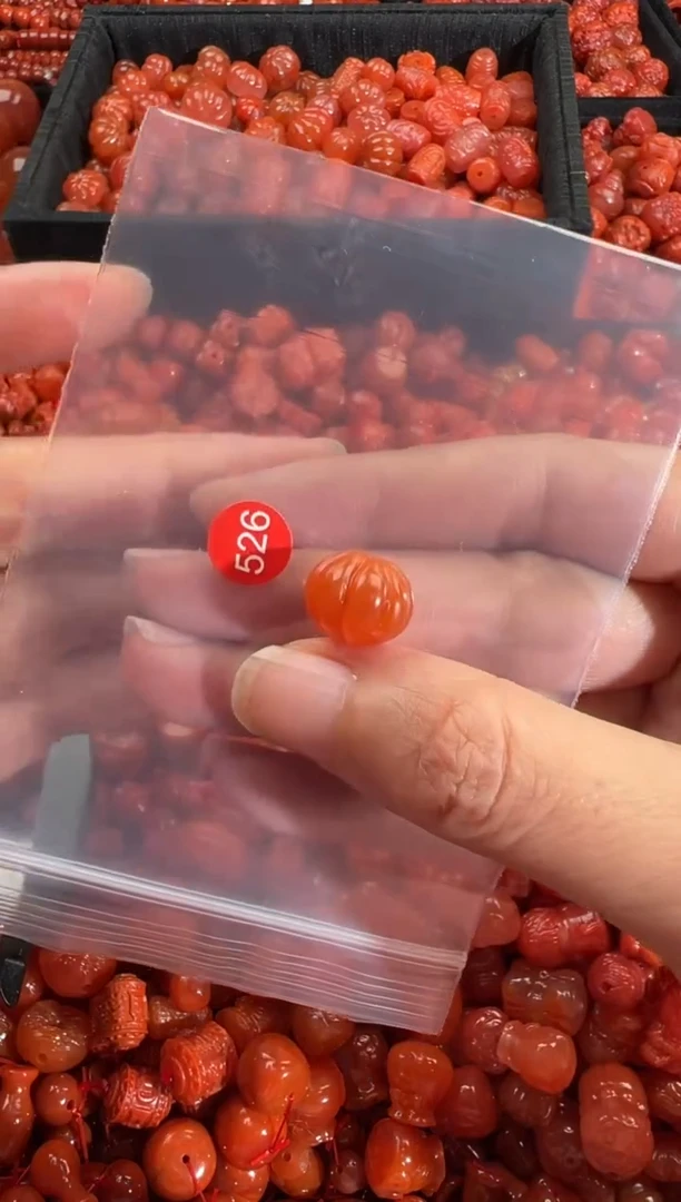 南红玛瑙未镶嵌颈饰1