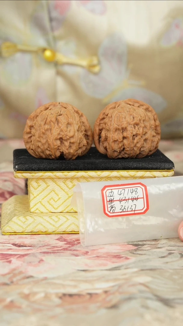 【闪购商品】文玩核桃把件白狮子
