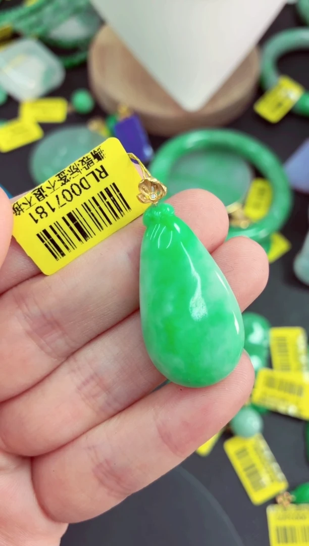 吊坠(不含链)18K金镶嵌翡翠挂件