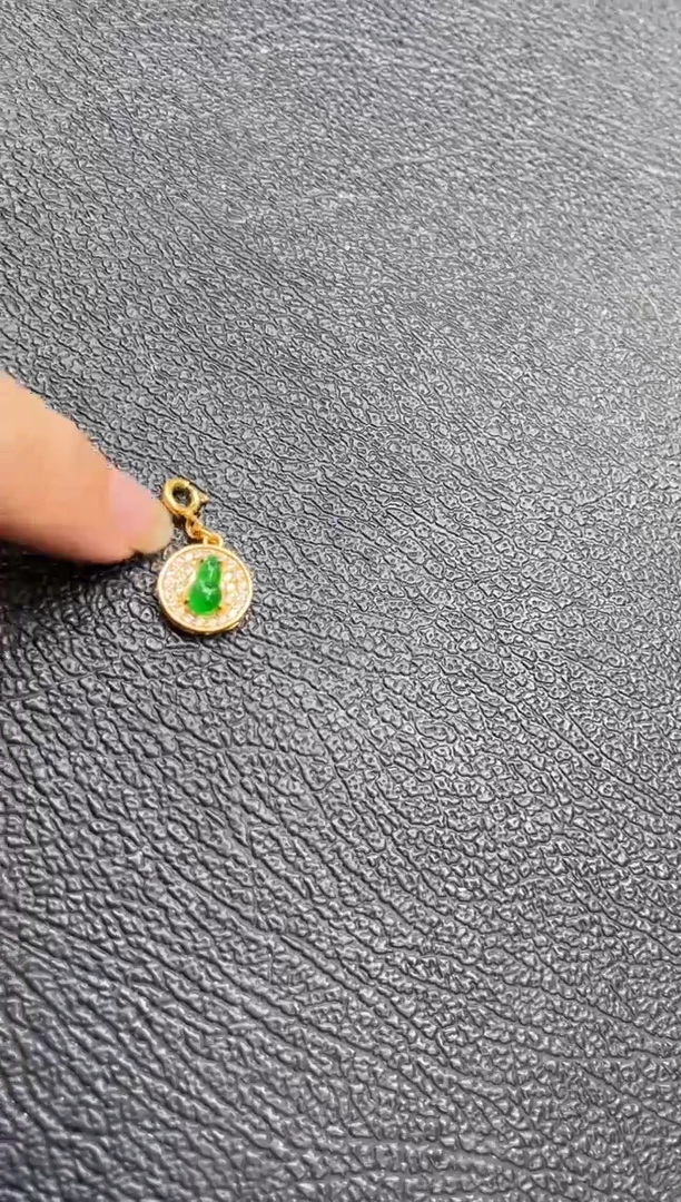 翡翠未镶嵌颈饰0834680308