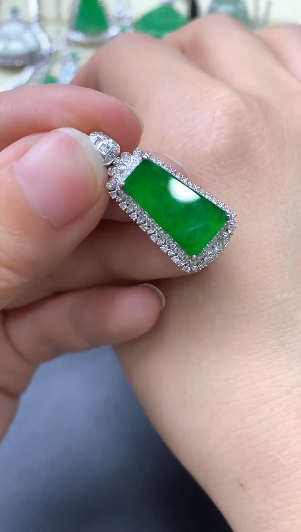 颈饰18K金镶嵌翡翠388 -中国好珍宝