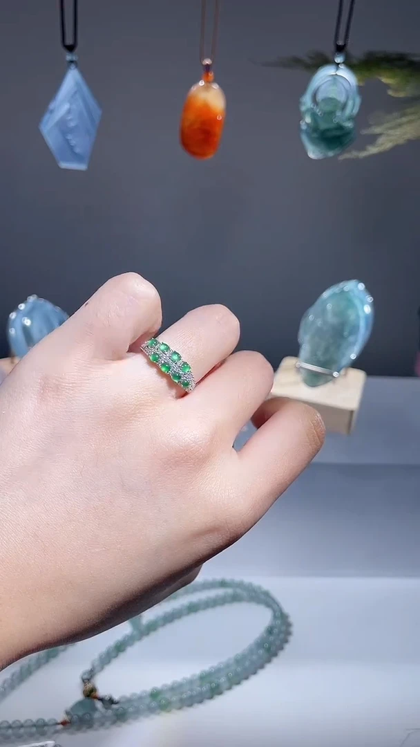 未镶嵌戒指翡翠戒指