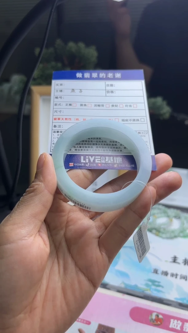 未镶嵌手镯定制翡翠甘**舍定制手镯不退不换