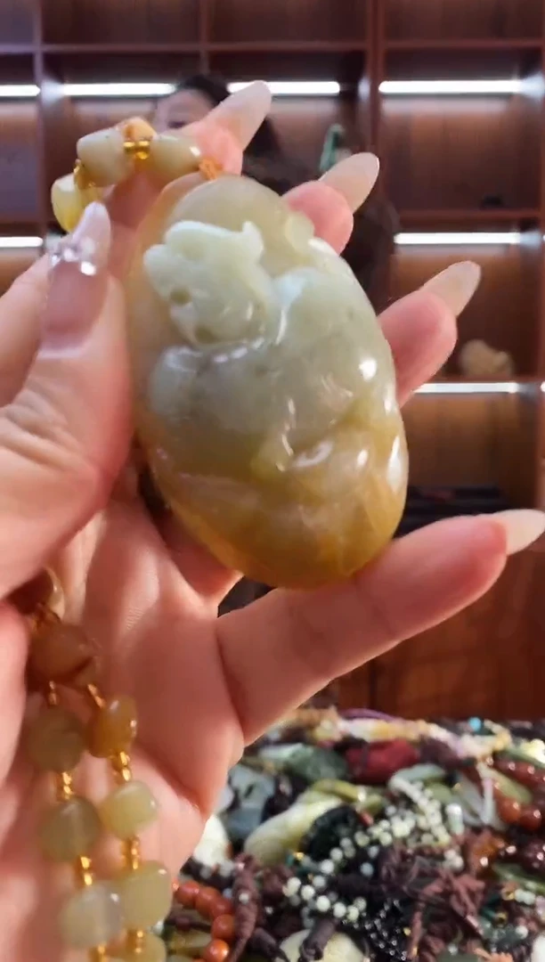 未镶嵌岫玉吊坠