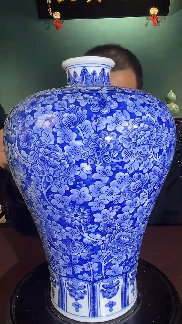 摆件陶瓷青花万花梅瓶