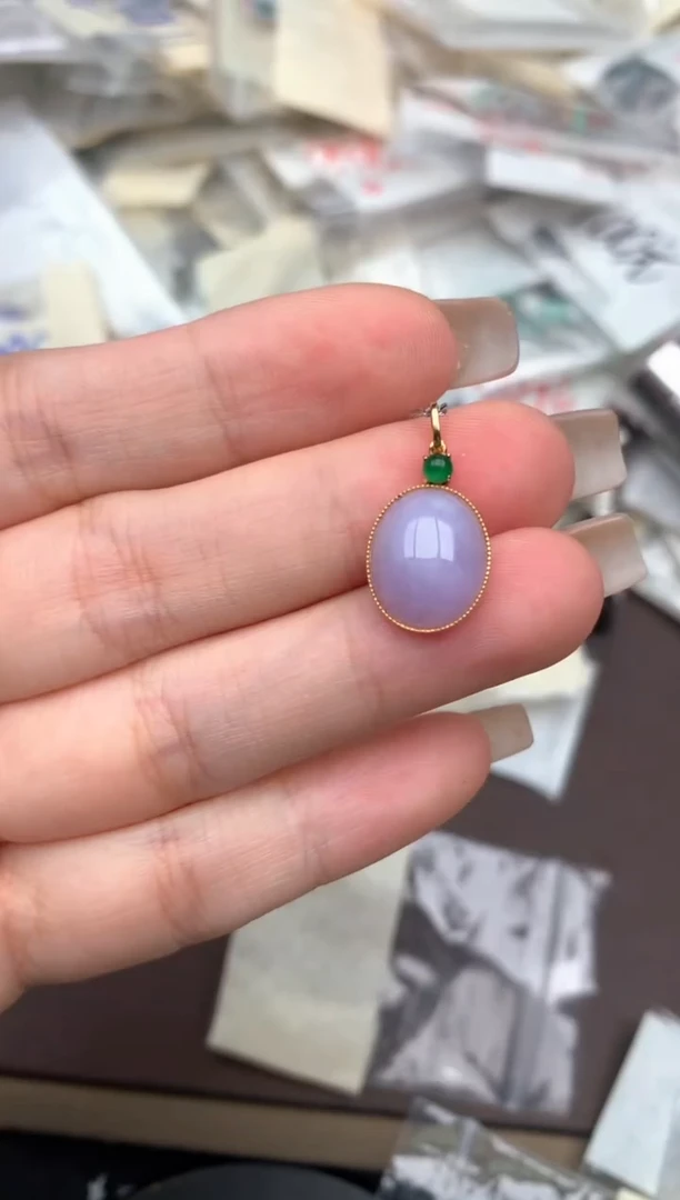 18K金镶嵌挂件翡翠一