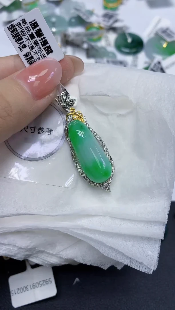 颈饰未镶嵌翡翠天然缅甸翡翠A货多样性发一件