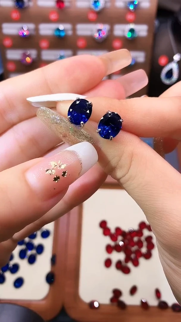 耳饰蓝宝石银S925镶嵌........