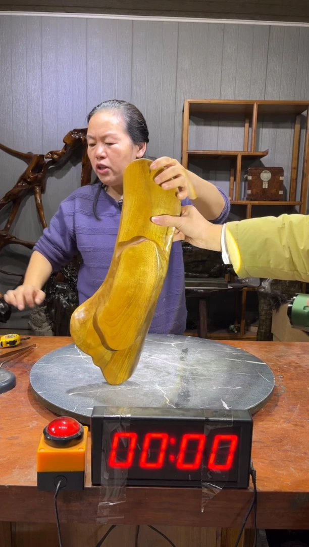 金丝楠修*恩树根博古架
