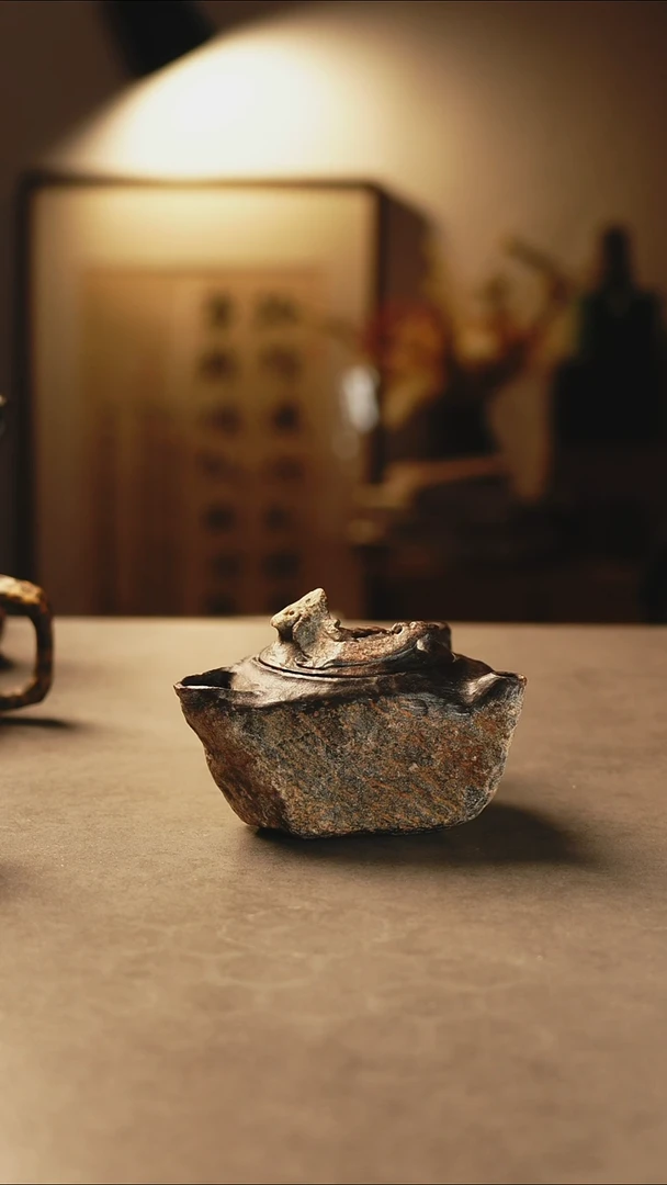 润*酥冰碛岩纯手工石壶-新年快乐