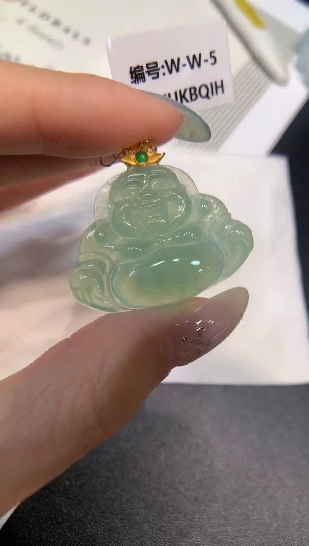 颈饰18K金镶嵌翡翠佛公