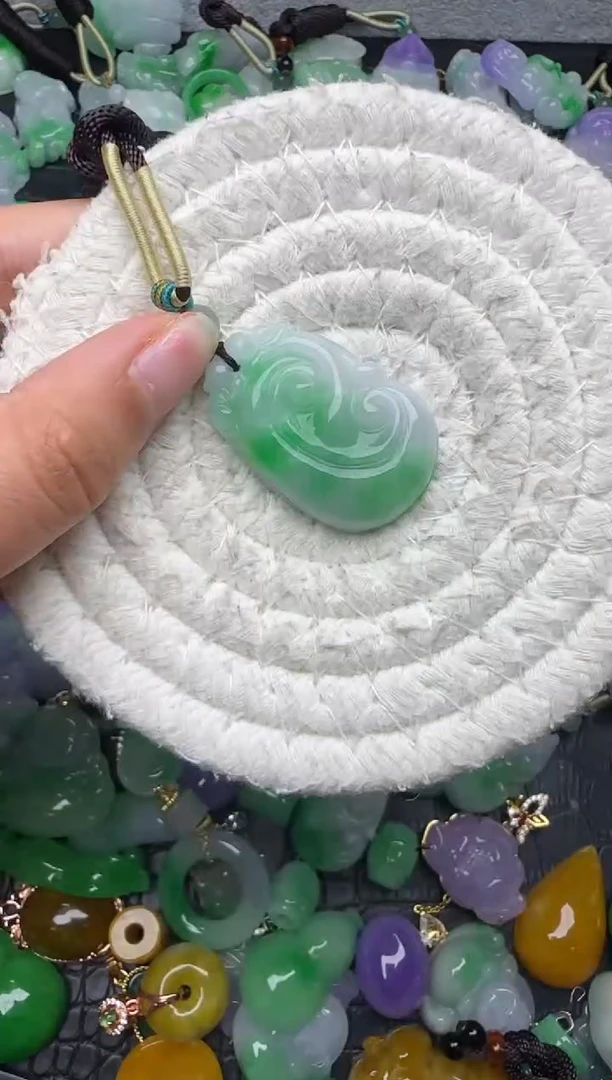 颈饰未镶嵌翡翠缅甸翡翠吊坠