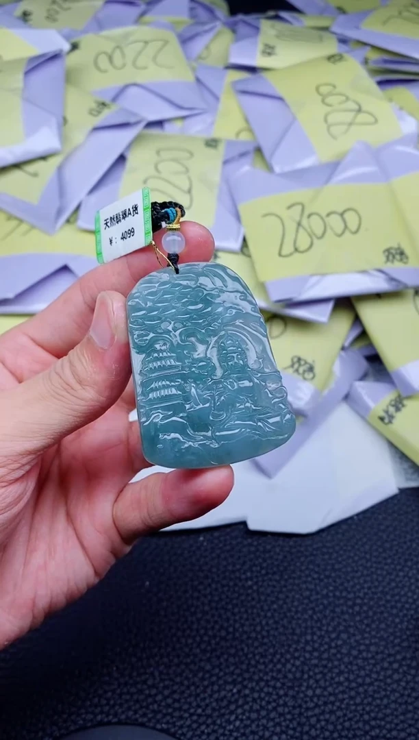 翡翠未镶嵌颈饰