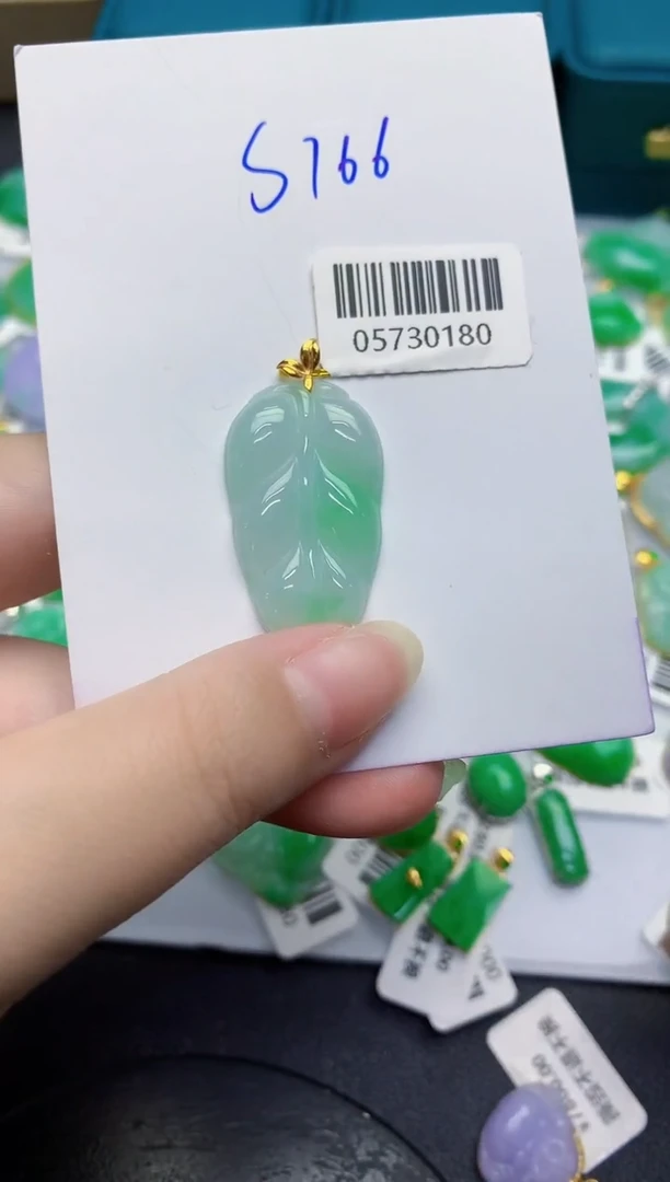 颈饰18K金镶嵌翡翠缅甸天然翡翠A货