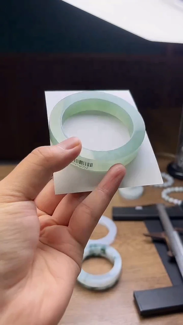 未镶嵌手镯定制翡翠世**小定制