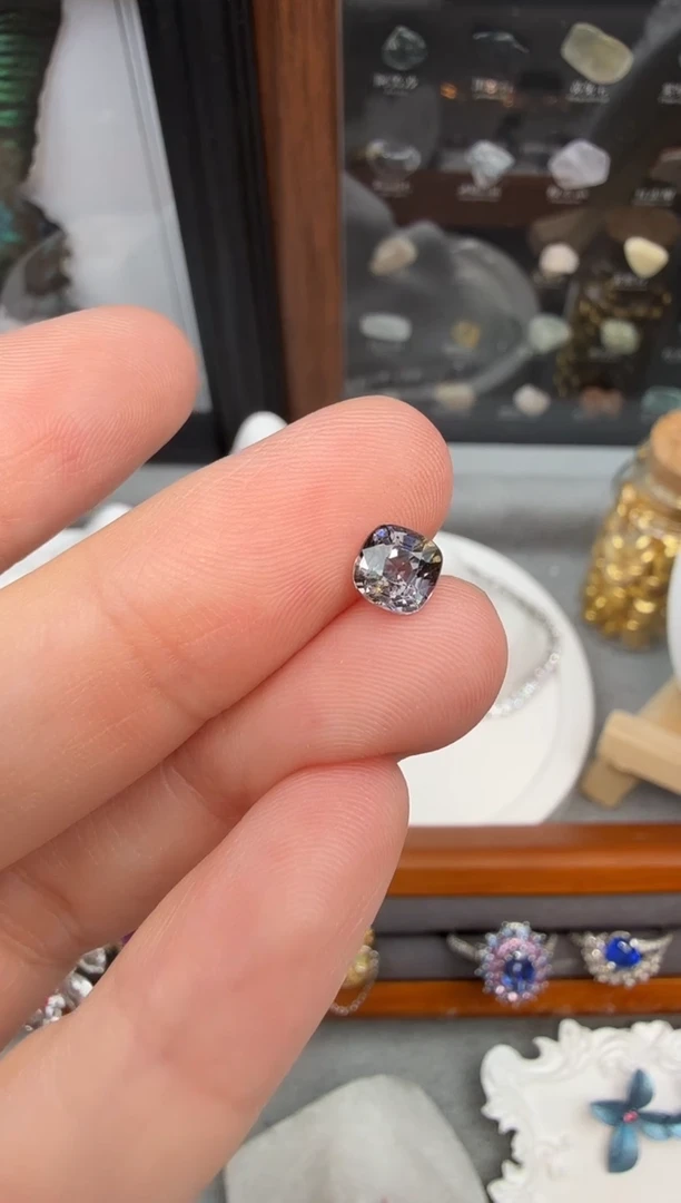未镶嵌裸石尖晶石黑武士0.97ct-A508-1P