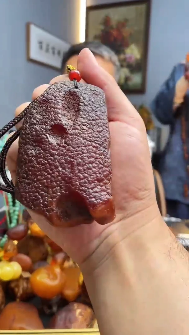 未镶嵌颈饰琥珀吊坠