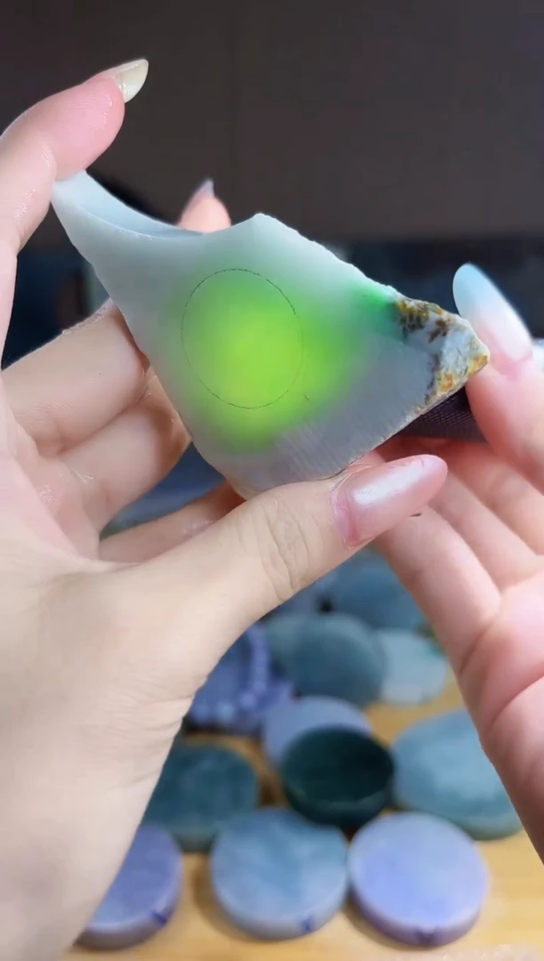 翡翠未镶嵌颈饰翡翠A货 温谭401