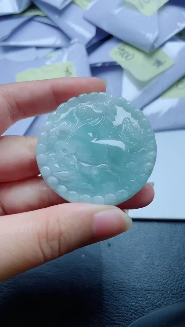 翡翠未镶嵌颈饰