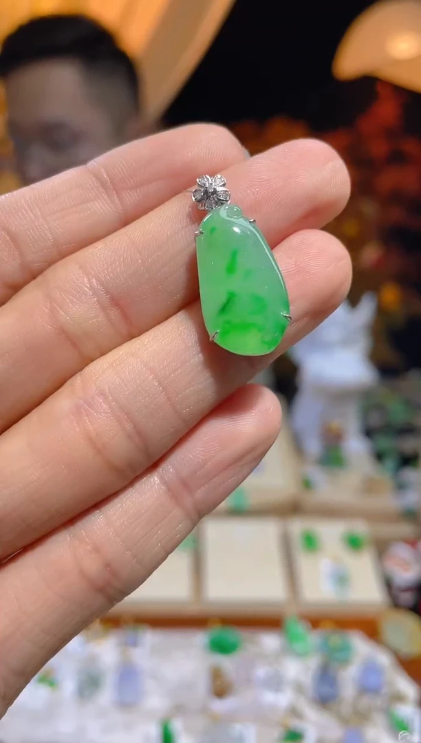 【闪购商品】翡翠颈饰18K金镶嵌假一赔三