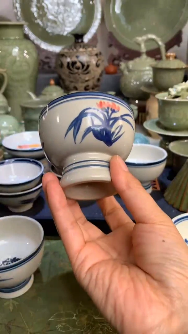 耀州窑白底蓝花手工高足主人杯