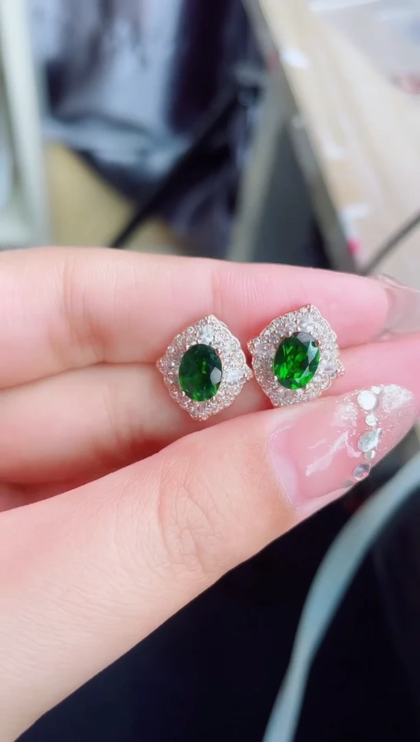 【闪购商品】透辉石耳饰银S925镶嵌耳饰