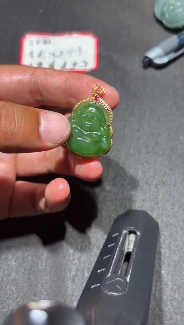 未镶嵌和田玉（糖玉）挂件和田玉