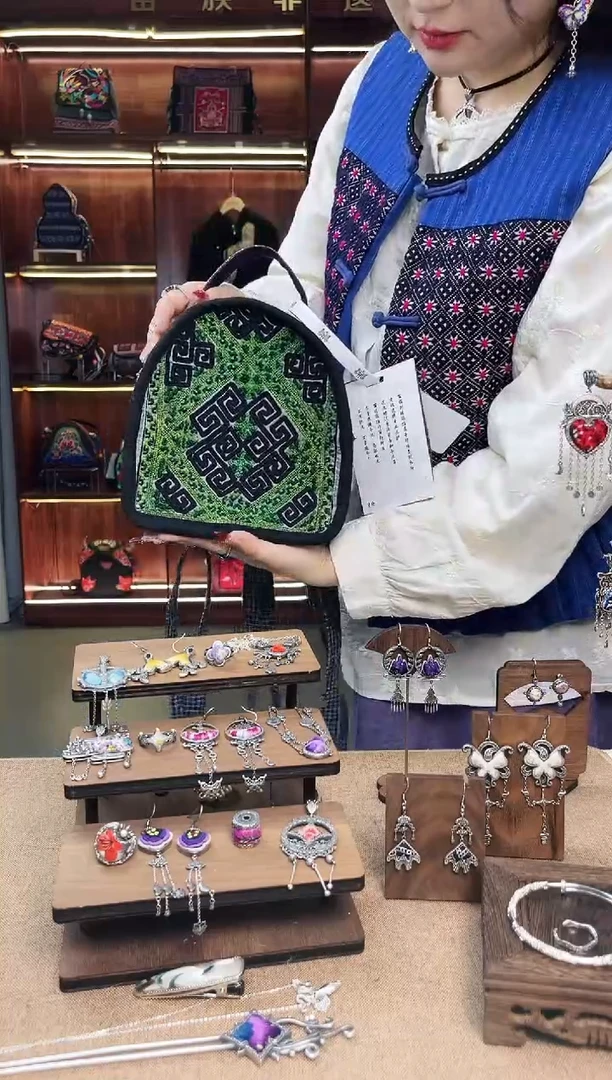 【闪购商品】织绣A13黔东南苗族刺绣