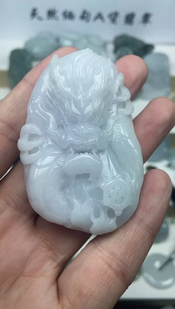 颈饰未镶嵌翡翠龙牌