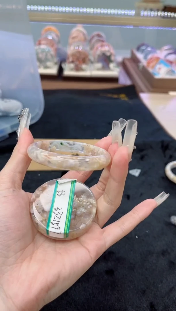 石英质玉手镯未镶嵌53圈口（赠品镯心）33271597