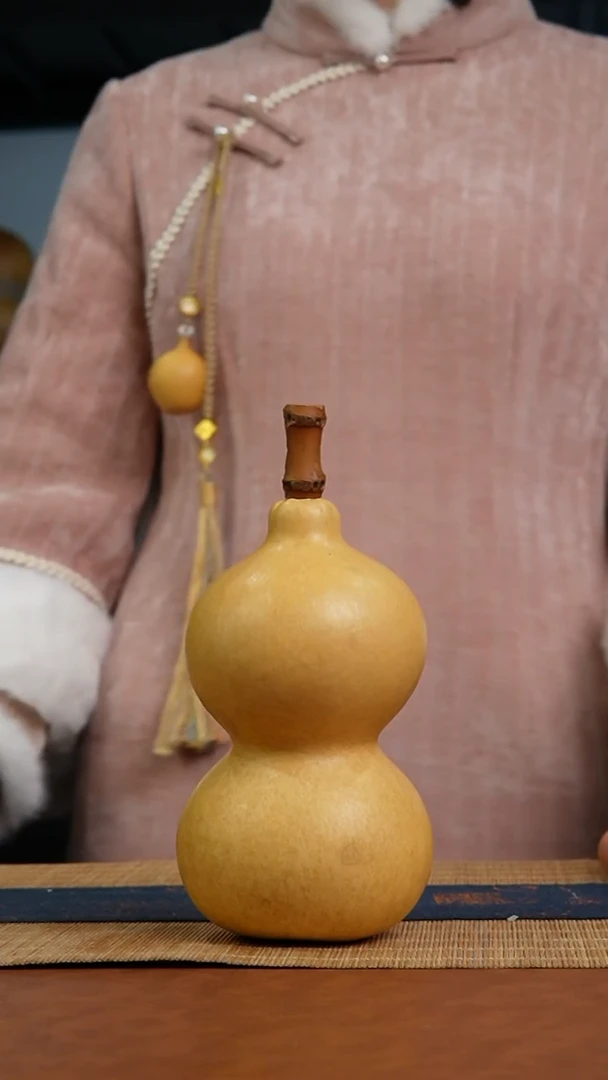 024号 天然热水酒葫芦 一物一拍（有瑕介意勿拍）