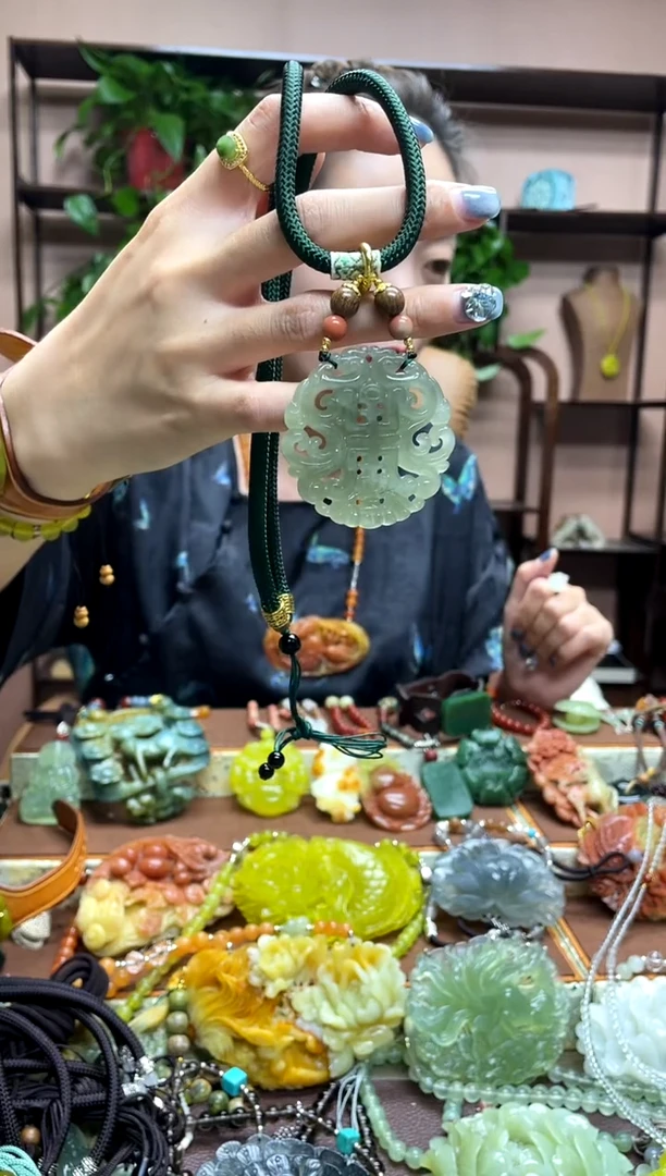 未镶嵌岫玉吊坠·1