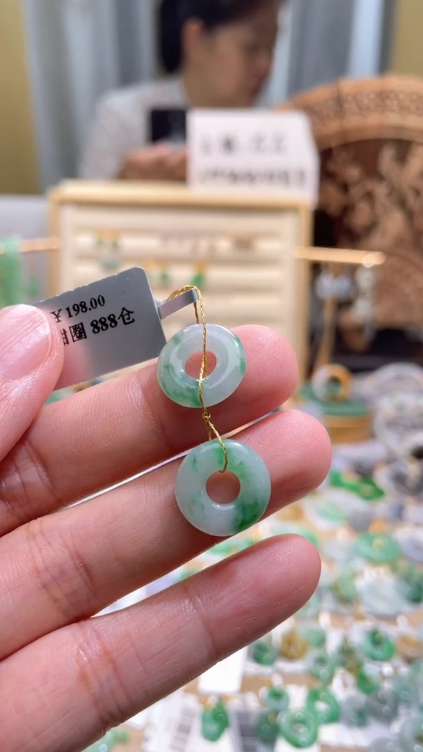 颈饰未镶嵌翡翠甜甜圈一对